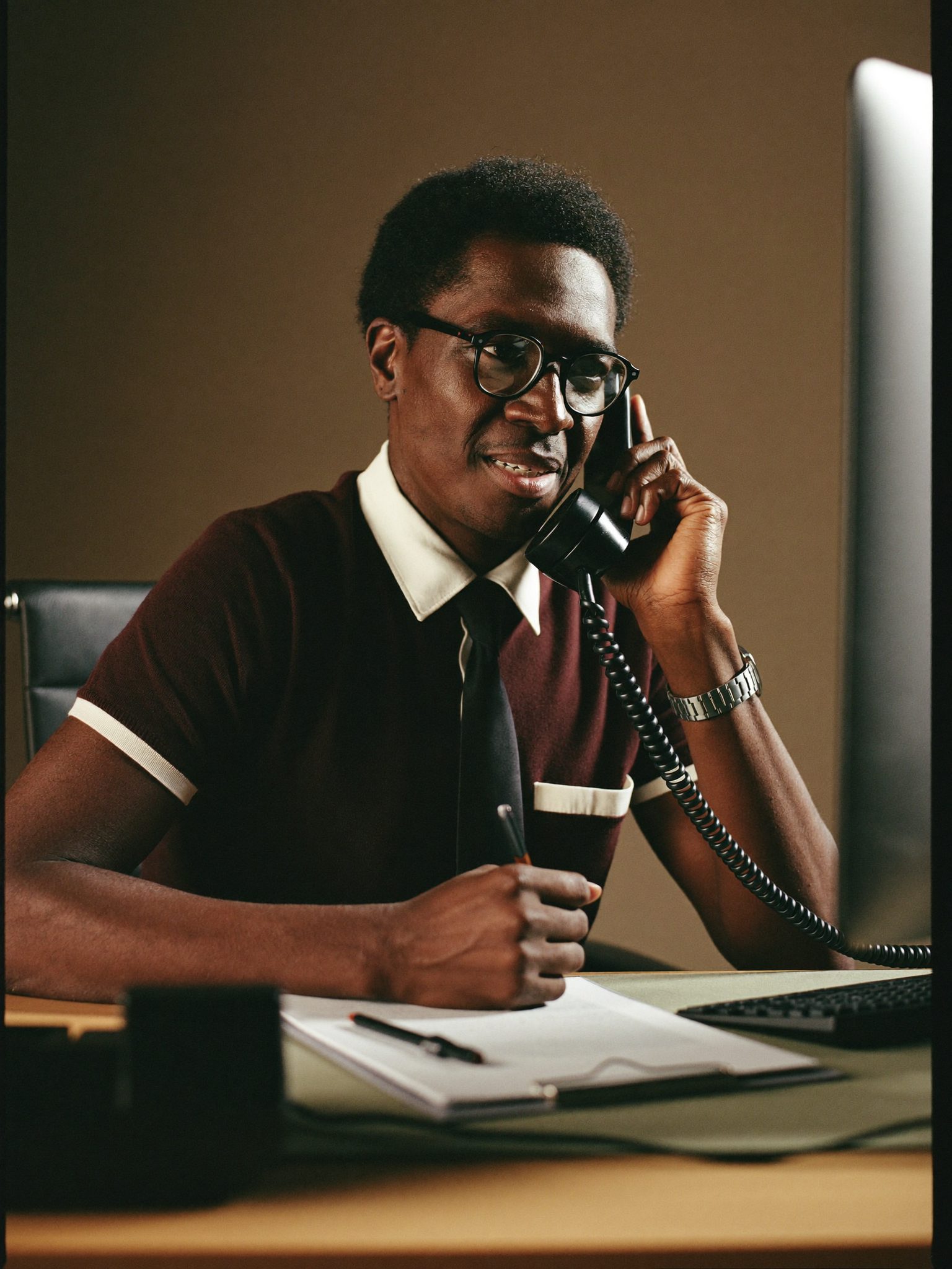 Brunavo client support desk handling a call